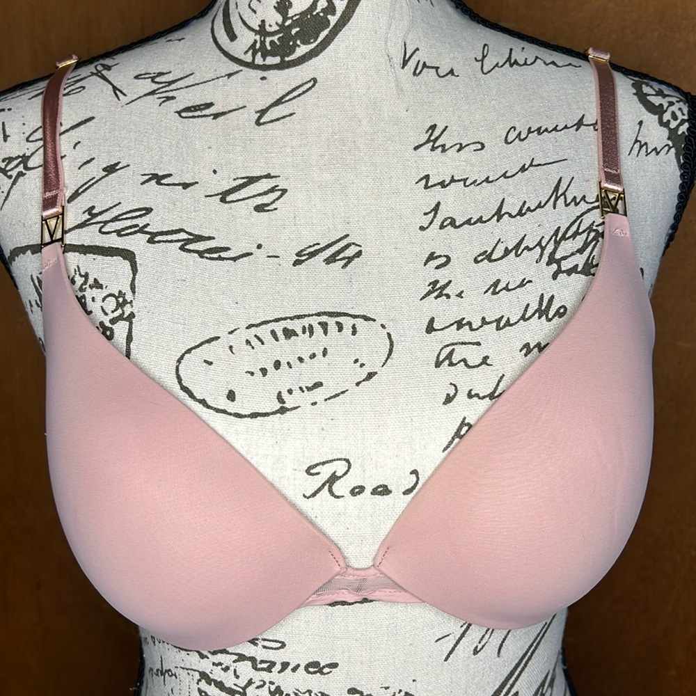 Victoria’s Secret plunge bra